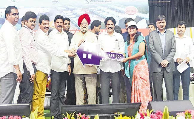 Union Minister Hardeep Singh Puri Praises On AP Government - Sakshi