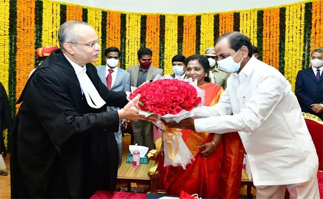 KCR Meets High Court Chief Justice - Sakshi