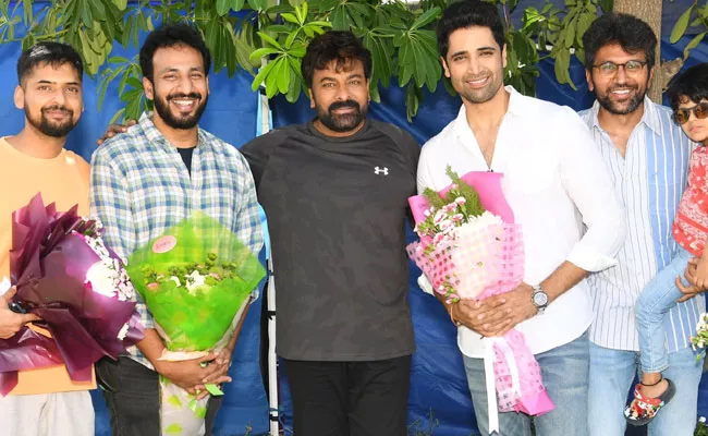 Chiranjeevi Appreciates Adivi Sesh Major Movie Team - Sakshi