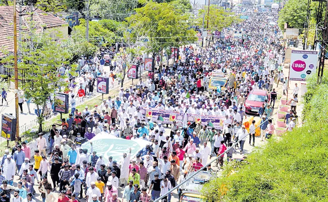 Muslims Huge Rally At YSR Kadapa - Sakshi