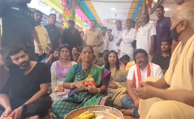 Ram Gopal Varma, Konda Surekha Visited Indrakeeladri Temple - Sakshi