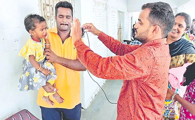 Aadhaar Card Children Under Age Of Five Free Service By Post Office - Sakshi