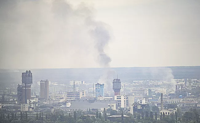 Russia-Ukraine war: Russian troops have tried to encircle and seize Severodonetsk - Sakshi