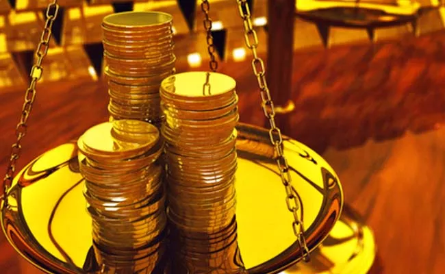 Gold tumbles as global prices hover near one week low check here - Sakshi