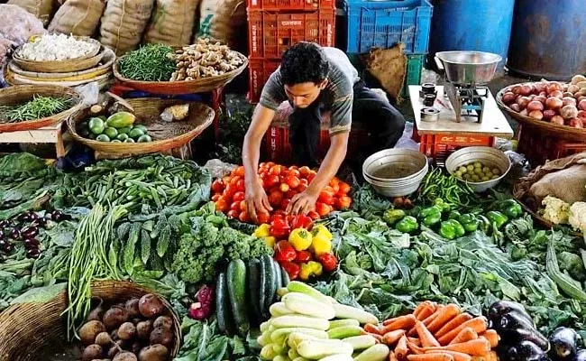 Wholesale inflation hits record high in May - Sakshi