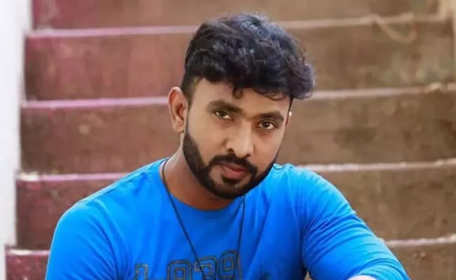 Jabardasth Comedian Adhire Abhi Injured In Movie Shooting - Sakshi