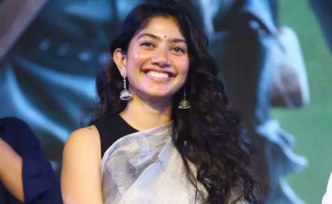 Sai Pallavi Says Her Father Jokes About Marrying Telugu Guy - Sakshi