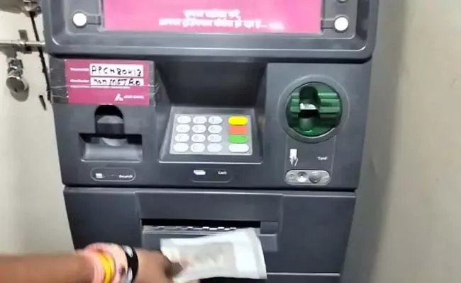 ATM In Maharashtra Dispenses 5 Times Extra Cash Goes Viral - Sakshi