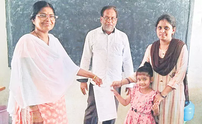 Nizamabad Junior Civil Judge Enrolls Daughter in Government School - Sakshi