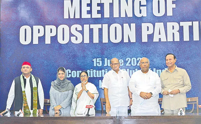 Presidential Election 2022: Mamata Banerjee Meets Opposition Parties New Delhi - Sakshi