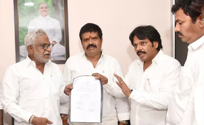 MP MVV Satyanarayana One Crore Donation to YSRCP Office at Vizag - Sakshi