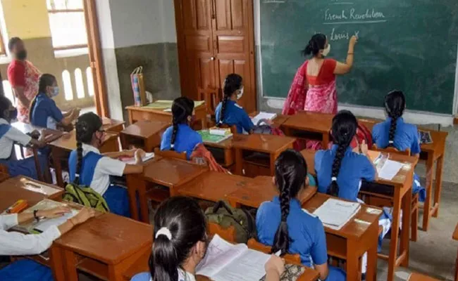 Hyderabad: Private School Teachers Low Salaries After Corona Crisis - Sakshi