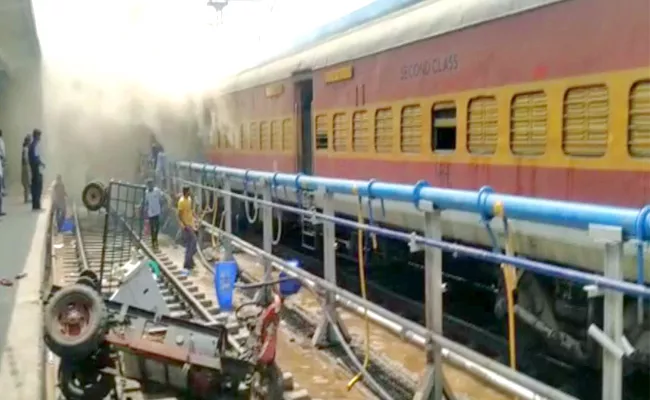 Agneepath Protest: South Central Railway Cancelled 71 Trains - Sakshi