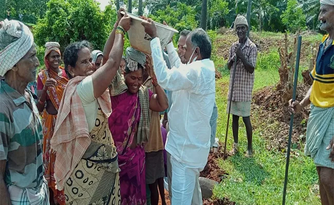 MLA Golla BabuRao Interaction With NREGS Workers - Sakshi