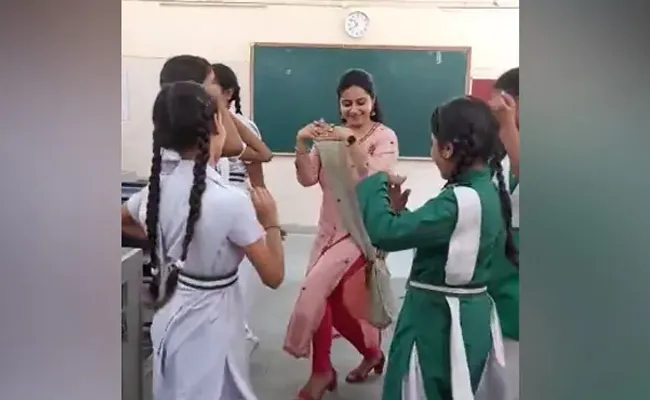 Viral video: Delhi Teacher Matches Dance Steps With Students - Sakshi