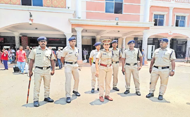 Reinforced security at Andhra Pradesh railway stations - Sakshi