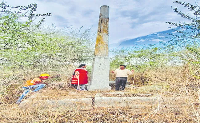 23 Feet Of Pillar Found In Bhuvanagiri District - Sakshi