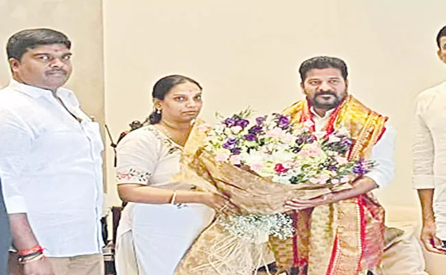 Telangana: TRS Corporator P Vijaya Reddy To Join Congress Party - Sakshi