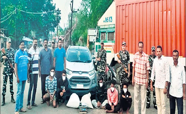 Crime News: Devarapalli Police Seized 556 Kg Of Ganja - Sakshi