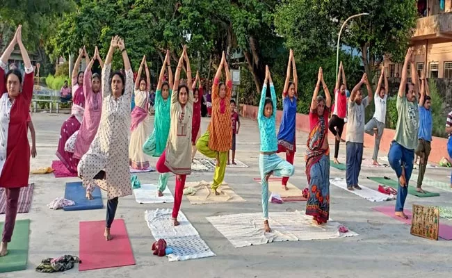 International Yoga Day 2022: Health Benefits Of Daily Yoga Practice - Sakshi