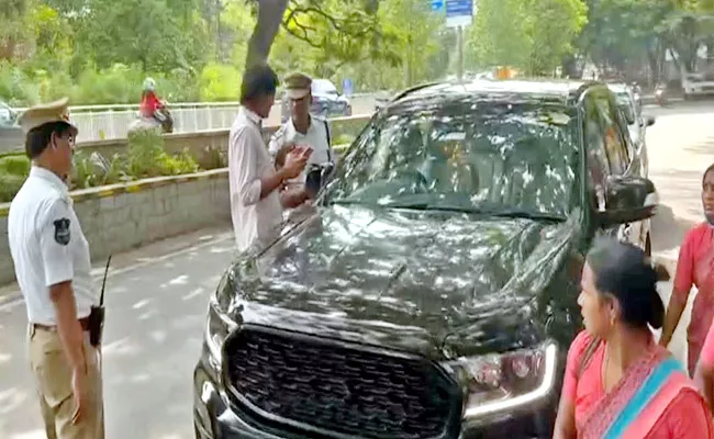 MLA danam Nagender Car Stopped Over Traffic Challan By Banjara Hills Police - Sakshi