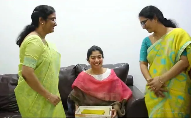 Virata Parvam Movie Team Meets Sarala Family Venu Udugula Shares Video - Sakshi