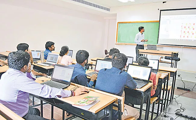 Telangana Likely To Introduce Latest Engineering Teaching - Sakshi