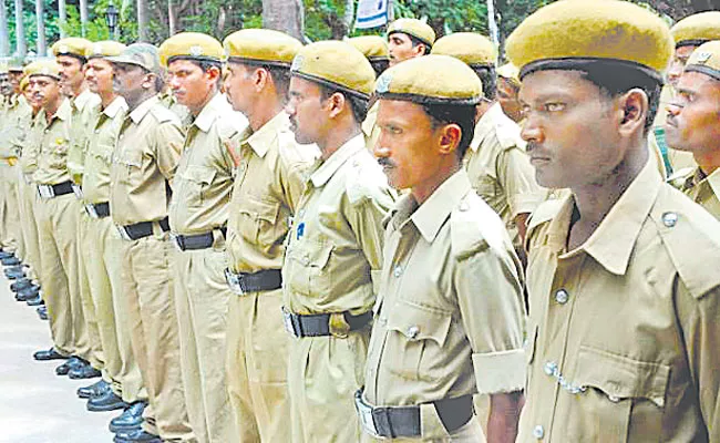 Telangana Police Department Home Guards Concern Over Salary - Sakshi