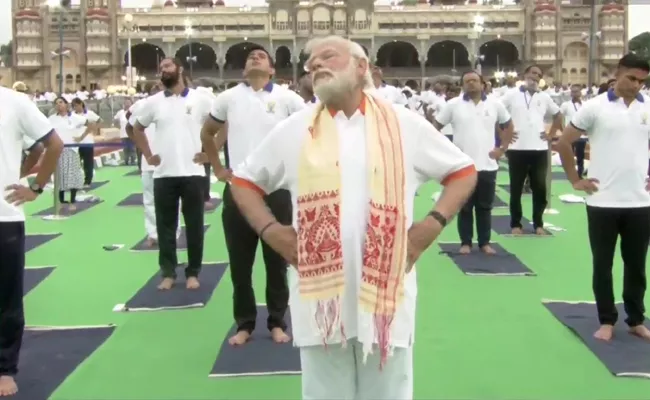 PM Modi Leads Yoga Day 2022 Celebration From Mysuru Palace Updates - Sakshi