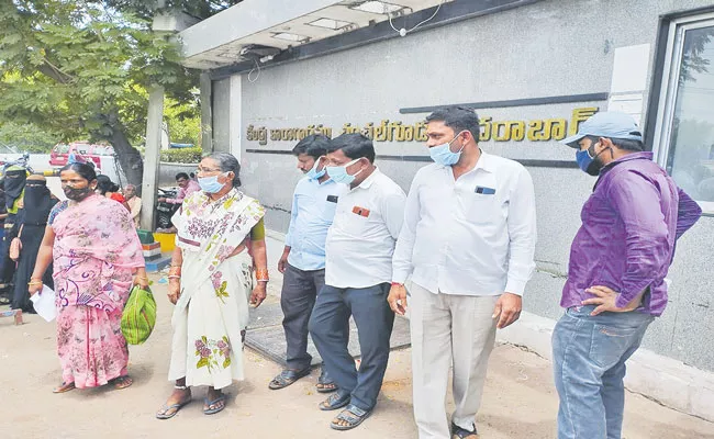 Secunderabad Violence Case: Family Members Throng Chanchalguda Prison - Sakshi