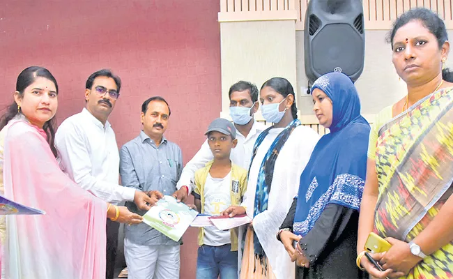 Rs 10 Lakh Donated To Srilakshmis Family From AP CMRF - Sakshi