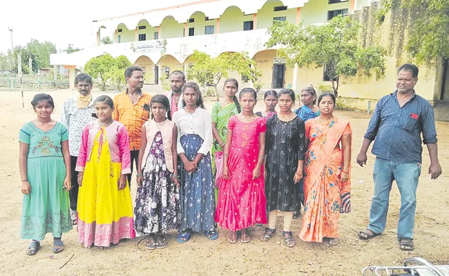 Station Ghanpur ZPHS HM says no admissions for students - Sakshi