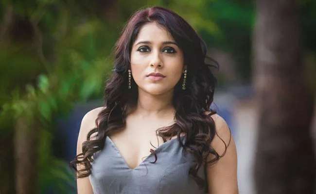 Rashmi Gautam Shares a Cow Video Said It Is Even More Worse Than India - Sakshi