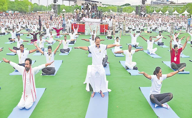 VP Venkaiah Naidu Participates In Yoga Day Celebration In Hyderabad - Sakshi