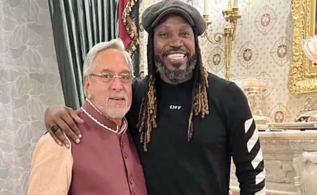 Fugitive businessman Vijay Mallya Pic With Cricket Star Chris Gayle gone viral - Sakshi