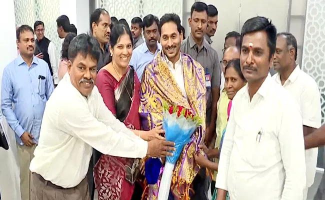 DSC 1998 Candidates Meets AP CM Jagan at Tadepalli - Sakshi