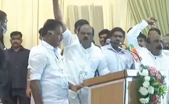 AIADMK Single Leadership Row: Bottles Thrown At Panneerselvam As Party Backs Rival EPS - Sakshi