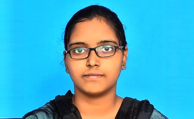 18 Years Old From Vaddirala Village Of YSR District Got Postal Job - Sakshi