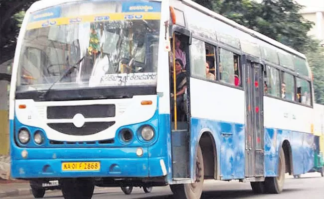 Bengaluru Old Bus Selling To Northwest RTC For 1 lakh But Not Interested - Sakshi