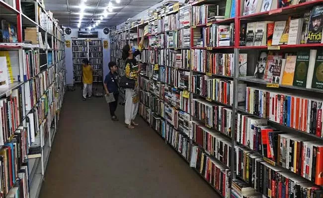 Severe Paper Crisis In Pakistan Lack Of Textbooks For Students - Sakshi