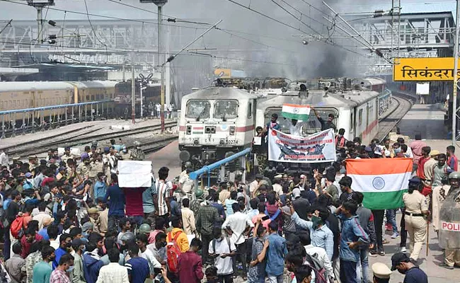  Evidence Tamperedx AfterSecunderabad Railway Station Riots Raliway SP Anuradha - Sakshi