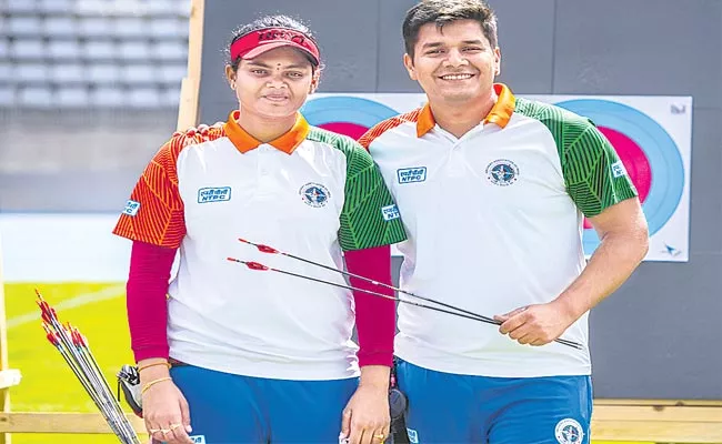  Jyothi Surekha Vennam and Abhishek Verma into compound mixed team final - Sakshi