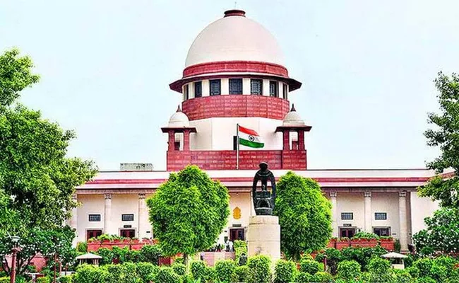 Shinde Group MLAs Moves Supreme Court Against Disqualification Notice - Sakshi