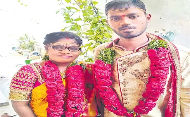 Husband And Wife Dead Suspecious At Ramanthapur - Sakshi