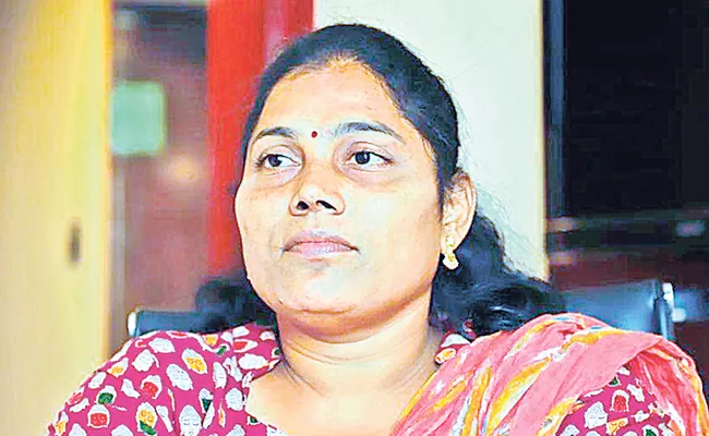 CM YS Jagan Job Given To Weightlifter Pujari Shailaja - Sakshi