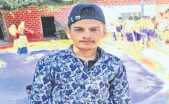 Hyderabad: Youngster Dies After Being Set On Fire - Sakshi