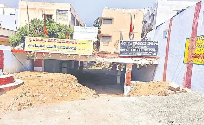 Occupy Public School Campus At Sankeshwar - Sakshi