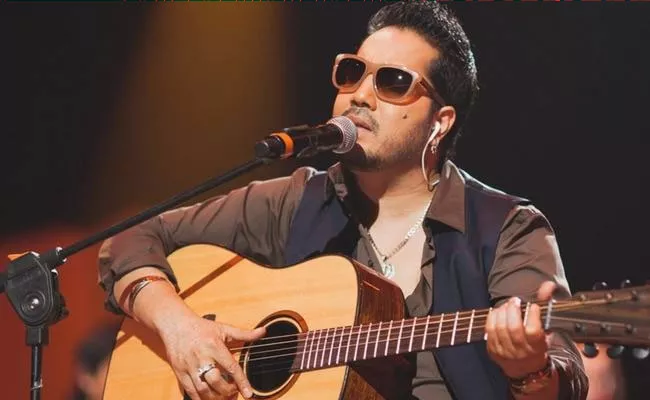 Singer Mika Singh: My Girlfriend Gave Tight Slap for Talking to Other Girls - Sakshi