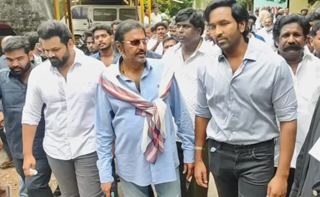 Hero Manchu Vishnu and Mohanbabu Attends Tirupathi Court - Sakshi