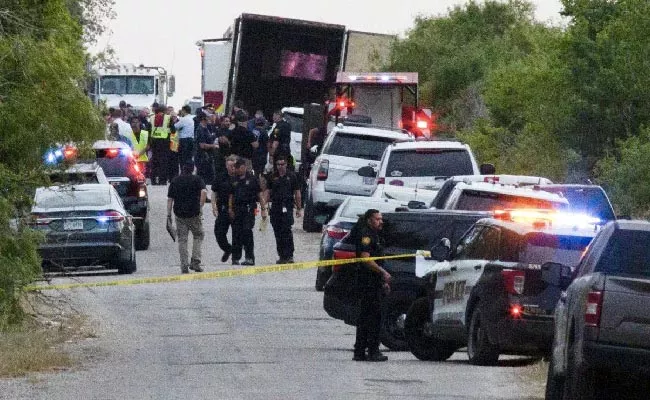 At Least 42 Found Dead Inside Truck In Texas - Sakshi